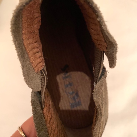 Korks Tea Green Herb Suede Chelsea Ankle Boots Size 6.5M - Picture 12 of 14